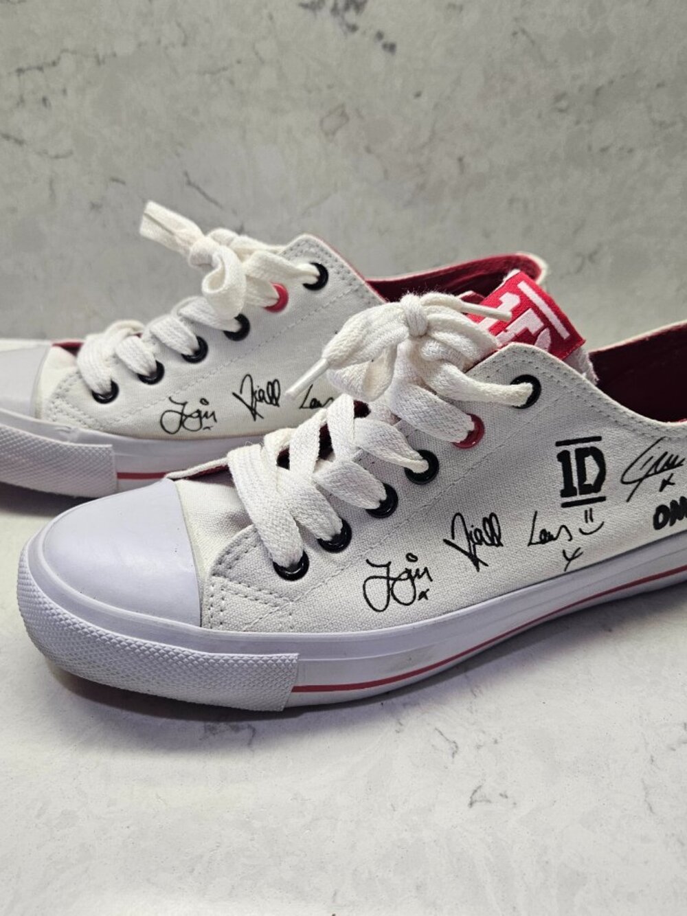 ONE DIRECTION White Autographed Low Top Sneakers Women's 1D Size 7